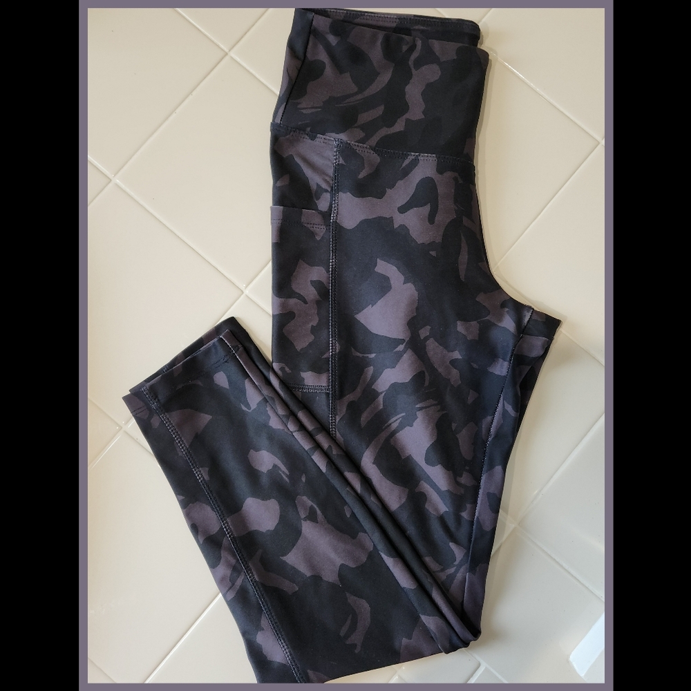 Bally Total Fitness High Waisted Black / Plum Camo Leggings with Pockets Size M - Picture 2 of 7